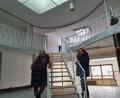 Bild: Peggy Biczysko
Maria-Magdalena Stöckert (rechts) vom Bauamt der Stadt Marktredwitz und Susanne Menzel von der Tourist-Information sind mächtig stolz darauf, was sie bislang aus dem ehemaligen Kaufhaus Wendler herausgeholt haben. Ihre Pläne für die neue Event-Location wurden überwiegend von Mitarbeitern des Bauhofs umgesetzt.