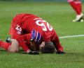 Bild: Christian Charisius/dpa
Thomas Müller liegt frustriert am Boden.