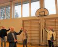 Bild: jpl
Erfreut über die Aufwertung der Schulturnhalle durch Außenbeschattung und moderne Waschräume zeigten sich Schulleiter Alexander Köstler, Bürgermeister Peter König, Konrektorin Sandra Schmidl und Bautechniker Bernhard Ott (von links).