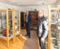 Bild: njn
(von links) Bürgermeister Johannes Reger und Museumsleiter Manfred Klöble in der Sonderausstellung "Dampfmaschinen"