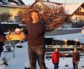 Bild: gz
Im coronakonformen Abstand dankten zeitlich versetzt Martin Nickl im Namen des TSV und Steffi Kaiser-Lehner für den Förderverein dem Kassier Markus Dimper.