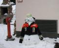 Bild: wro
Auf den Feuerwehrmann in Schönhaid folgte nun ein weiterer in Falkenberg (Bild). Dabei soll es aber nicht bleiben. Es sollen noch weitere Vereins-Schneemänner oder -frauen in der Region dazu kommen.