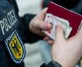 Bild: Marc Müller/dpa
die Schleierfahnder machen einen überraschenden Fund.