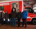 Bild: wro
Das neue Katastrophenschutz-Fahrzeug steht in Wiesau. Abgeholt und empfangen wurde es von einer Delegation der Freiwilligen Feuerwehr Wiesau, um es Bürgermeister und Kreisrat Toni Dutz (Zweiter von links) vorzustellen.