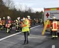 Bild: Petra Hartl
Rettungsdienst, Verkehrspolizei Amberg und die Feuerwehren Ursensollen und Hohenkemnath waren am Freitag nach dem Unfall auf der A6 im Einsatz. Zwei Ersthelfer hatten da schon vorbildlich gehandelt.
