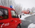 Bild: mde
Ein technischer Defekt an einem älteren Audi sorgte am Sonntagnachmittag für den Einsatz der Feuerwehren Kastl und Kemnath. Vorwiegend in den Kurven war die Straßenverunreinigung im Kemnather Bereich ausgeprägt.