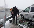 Bild: gib
Taucher Erdem Yilmaz rüstet sich für die Kampfmittelräumung in der Donau.