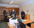 Bild: swo
Renate Scherer-Mende (vorn) ist die neue Pfarrsekretärin in Gebenbach. Es gratulierten Kirchenpflegerin Susanne Lindner (von links), Pfarrvikar Christian Preitschaft und Dekan Christian Schulz.
