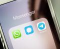 Bild: Catherine Waibel/dpa
Whatsapp, Signal oder Telegram? Die Auswahl an Messengern ist groß. Ihr Nutzwert hängt aber auch davon ab, ob die eigenen Kontakte das jeweilige Programm nutzen - sonst kann man sie darüber nicht erreichen.