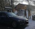 Bild: Polizei Amberg
In Freudenberg hat sich ein BMW selbstständig gemacht und die Auffahrt zur "Schmie-Alm" versperrt.