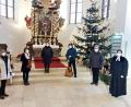 Bild: hai
"Oecumenica" - das sind (von links) Andrea Kick (Orgel, Sopran), Katrin Karban-Völkl (Geige), Bettina Arndt (Alt), Johannes Schinner (Bass,) und Robert Baier (Tenor, Gitarre). Nach dem Debüt am Sonntag freut sich Pfarrerin Kathrin Spies auf eine Neuauflage der liturgischen Umrahmung durch das neu gegründete Instrumental- und Gesangsensemble.