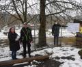 Bild: fz
Den Erlös ihrer Aktionen übergeben im Tierpark Corina Kreutzer (rechts) sowie Bianca Albrecht und Werner Wenzel an Manfred Urban (von links)