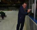 Bild: gb
Der neue Trainer der Blue Devils Weiden, Kim Collins, bei seiner ersten Trainingseinheit am Donnerstagabend.