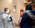 Bild: nza
Pater James Mudakodil erteilte beim Gottesdienst an Maria Lichtmess den Blasiussegen.
