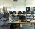 Bild: e
Ein Computer Raum schule Vilsecker schule, der immer wieder modernisiert wird und deshalb auf aktuellstem Stand ist. Betreut wird die IT-Ausstattung vom städtischen IT-Verantwortlichen Matthias Rösch