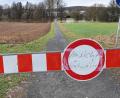 Bild: hmr
Ein Gesperrt-Schild steht an der Neualbenreuther Straße an der Einmündung zum Fußweg zur Stegwiesenstraße.