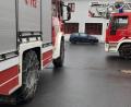 Bild: mde
Damit im Einsatzfall auch bei schlechten Wetter- und damit widrigen Straßenverhältnissen die Einsatzkräfte sicher mit den Einsatzfahrzeugen ausrücken können, legten die Maschinisten unter anderem auf dem Hilfeleistungslöschfahrzeug (links) und der Drehleiter die Schneeketten auf.