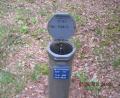 Bild: Wasserwirtschaftsamt Weiden/Jürgen Festbaum
Eine von 34 Grundwasser-Messstellen im Landkreis Schwandorf steht in Wackersdorf. Sie führt mehrere Meter nach unten.