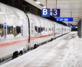 Bild: Ole Spata
Schnee und Eis beeinträchtigen den Nah- und Fernverkehr der DB in weiten Teilen des Landes. Foto: Ole Spata/dpa