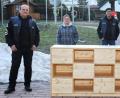 Bild: njn
Über das gelungene Bau-Projekt freuten sich alle. Auf dem Bild (von links) Motorradclub-Vorsitzender Erwin Heimerl, Erzieherin Verena Müller, Zweiter Vorsitzender Karlheinz Messner vom Motorradclub, Kindergartenleiterin Kathrin Öcal und der Dritte Vorsitzende des TSV-Krummennaab, Thomas Müller.