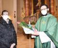 Bild: no
Pfarrer Johannes Arweck dankt Katja Bauschke für ihren mehr als 20-jährigen Lektorendienst.