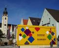 Bild:  Veronika Křížková/exb
Das Kulturstadtpavillion auf dem Schwandorfer Marktplatz fungiert als Wahrzeichen des Projekts "Kulturstadt Bayern-Böhmen".