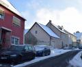 Bild: szl
An Reinald Roderer (CSU) wurde die ungünstige Parksituation in der Schlossstraße im Kreuzungsbereich Untere Bachgasse herangetragen. Vor allem wenn die Einfahrt zum Baugebiet Kapellenweg fertiggestellt wird – dort wo aktuell die Bauabsperrung steht -, könnte sich diese Situation noch verschärfen.