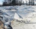Bild: wil/gsb
Eiskalt mag es aktuell sein. Aber es ging schon weit kälter, wie das Bild mit dem Eisstau auf dem Flutkanal aus dem Jahr 2006 zeigt. Da können die Kristalle auf der Oberfläche gerade nicht mithalten.