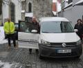 Bild: fppp
Gerald Vornberger und Severin Wejbora (von links) vom Lions-Club Marktredwitz-Fichtelgebirge übergaben das neue Fahrzeug an Birgit Seelbinder und Petra Burger (rechts) von der Offenen Behindertenarbeit.