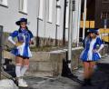 Bild: fla
Lisa Prem (links) und Katharina Meyer (rechts) sind zwei der Organisatorinnen der Garde-Schnitzeljagd des Vohenstraußer Faschingsvereins.
