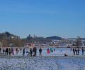 Bild: twi
Viele Familien nutzen die Eisflächen zwischen Oberköblitz und Unterköblitz