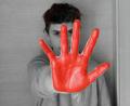 Bild: N. Zrenner/exb
Stoppt Kinderarbeit, stoppt den Einsatz von Kindersoldaten. Realschüler Nico Zrenner setzt am Red-Hand-Day ein zeichen der Solidarität.