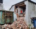 Bild: Gemeinde Bad Neualbenreuth/exb
Abbrucharbeiten laufen seit einigen Tagen am ehemaligen Schulgebäude in Maiersreuth, das zum Badehaus gehört.