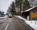 Bild: gz
Die Einreise gestattet die Bundespolizei am Eslarner Grenzübergang nur Betriebsangehörigen mit systemrelevanten Tätigkeiten und einem negativen Corona-Test.