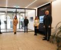 Bild: Stefan Malzer/Landratsamt Tirschenreuth/exb
Carol Bischoff (Zweite von links) und Monika Jäger (Vierte von links) freuen sich auf ihren Ruhestand. Personalchef Walter Brucker, Personalrat Richard Schiedeck und Landrat Roland Grillmeier (von links) dankten den Damen für ihren Einsatz in der Kreismusikschule.