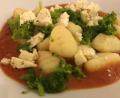 Bild: Michael Schiffer
Mit einer pikanten Gorgonzola-Sauce und Brokkoli-Röschen kommen die Gnocchi auf den Teller.