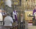 Bild: Karl Schwemmer
Beim Konventgottesdienst zum 185. Jahrestag der Gründung des Resurrektionistenordens
war der Superior der Kommunität, Pater Nikel, Pfarrer in Neuhaus, der Hauptzelebrant.