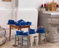 Bild: fjo
Blaue Leinensäckchen vor dem Taufbecken symbolisieren das Rekordergebnis der Sternsingersammlung zum Beginn der Fastenzeit.