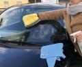 Bild: bal
Durch das regelmäßige Pflegen und Putzen der Windschutzscheibe kann im Winter vermieden werden, dass sie bei Kälte stark beschlägt.