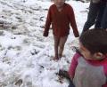 Bild: exb
Ohne Schuhwerk kommen oft Kinder auf dem Balkan bei Eis und Schnee zu den Hilfstransporten. Die Aktion "Für das Leben und die Hoffnung" startet deshalb eine Sammelaktion für Kinderschuhe.