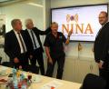 Bild: jrh
Zwei Landkreise und die Stadt verlassen sich auf Nina: (von links) Oberbürgermeister Kurt Seggewiß, Landrat Wolfgang Lippert, ILS-Experte Jürgen Meyer, Landrat Andreas Meier und ILS-Chef Alfred Rast bei der Vorstellung der neuen Warn-App.