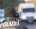 Symbolbild: Paul Zinken/dpa 
Bei Geschwindigkeitskontrollen auf der B 22 zwischen Kemnath und Erbendorf waren zehnAutofahrer erheblich zu schnell unterwegs. Zwei müssen mit einem Fahrverbot rechnen.