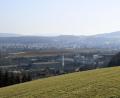Bild: Petra Hartl
Blick vom Erzberg auf die Luitpoldhütte und den dahinter liegenden Schlackenberg. Hier soll eine Freiflächen-Photovoltaik-Anlage entstehen.
