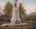 Repro: soj
Das Kriegerdenkmal zum gewonnenen Deutsch-Französischen Krieg (1870-1871) in Marktredwitz zeigt beispielsweise einen bayerischen Soldaten, der in der linken Hand die Landesfahne hält, während die rechte griffbereit am Degen zu sehen ist