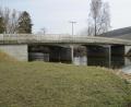 Bild: bnr
Die zahlreichen Brücken im Gemeindegebiet, wie hier die Schwarzachbrücke in Altendorf, müssen alle drei Jahre geprüft werden, um die Sicherheit der Bauwerke zu gewährleisten.