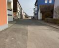 Bild: Josef Glas
Die Oberviechtacher Straße müsste saniert werden. Der Start der Maßnahme verschiebt sich jedoch.