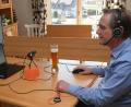 Bild: gf
Zwar saß Hermann Böhm mit zahlreichen virtuellen Frühschoppengästen beisammen, aber sein leichtes Weizen musste er am Sonntag alleine trinken.
