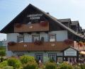 Bild: Herbert Reger
Die Betten im Landgasthof "Zur Taverne" in Lind belegen hauptsächlich Urlauber. Wann wieder leben in der Pension und auf der 
 Gasthof-Terrasse einkehren wird ist ungewiss. Vieleicht Ostern? Vielleicht Pfingsten?