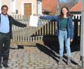Bild: pi
Susanne Schieder freut sich mit Pfarrer Julius Johnrose über den Nachwuchsförderpreis Kultur des Landkreises Neustadt/WN.