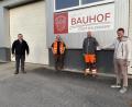 Bild: Maximilian Kastner/exb
Mit IGW-Gutscheinen dankten CSU und Wählerbund: Im Bild von links Zweiter Bürgermeister Mario Rabenbauer, die Bauhofleiter Artur Dziumbla und Markus Kremser sowie CSU-/WB-Fraktionssprecher Maximilian Kastner.